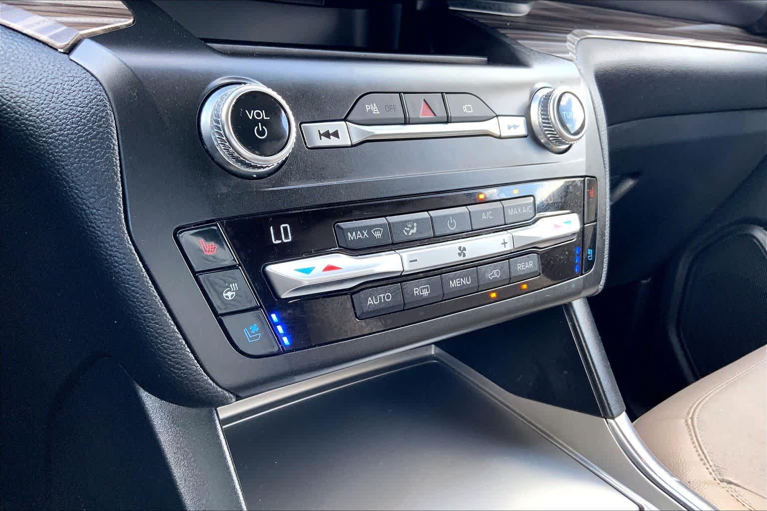 Used 2020 Ford Explorer Limited RWD image 33