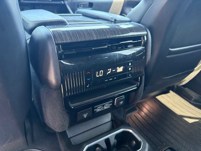 Used 2022 Jeep Wagoneer Series III w/ Premium Group I AWD/4WD image 18