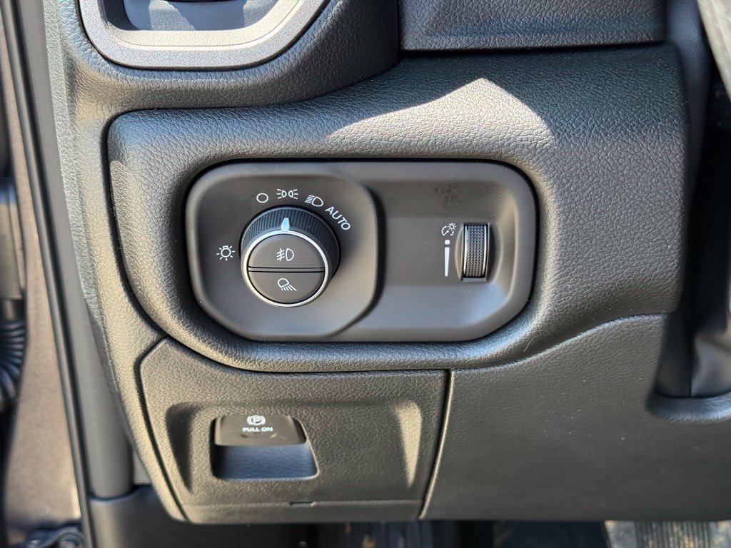 New 2026 RAM 1500 Express AWD/4WD image 18
