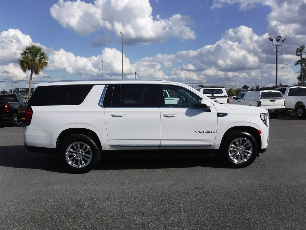 Used 2023 GMC Yukon XL SLT image 3