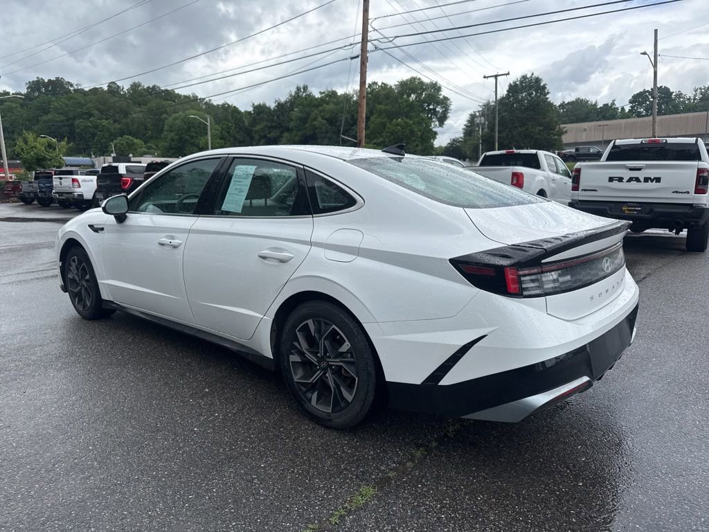 Used 2024 Hyundai Sonata SEL FWD image 4