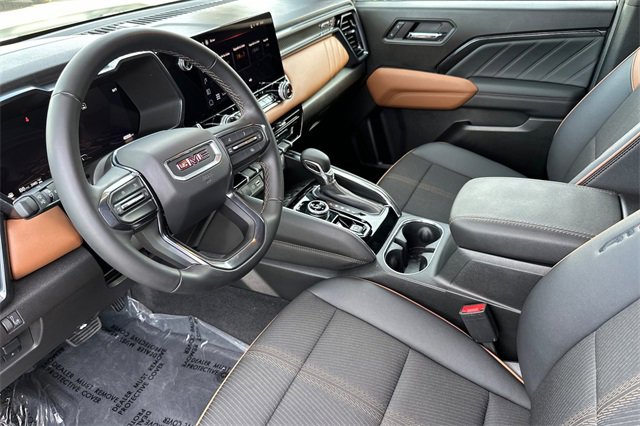 Used 2025 GMC Canyon AT4 image 2