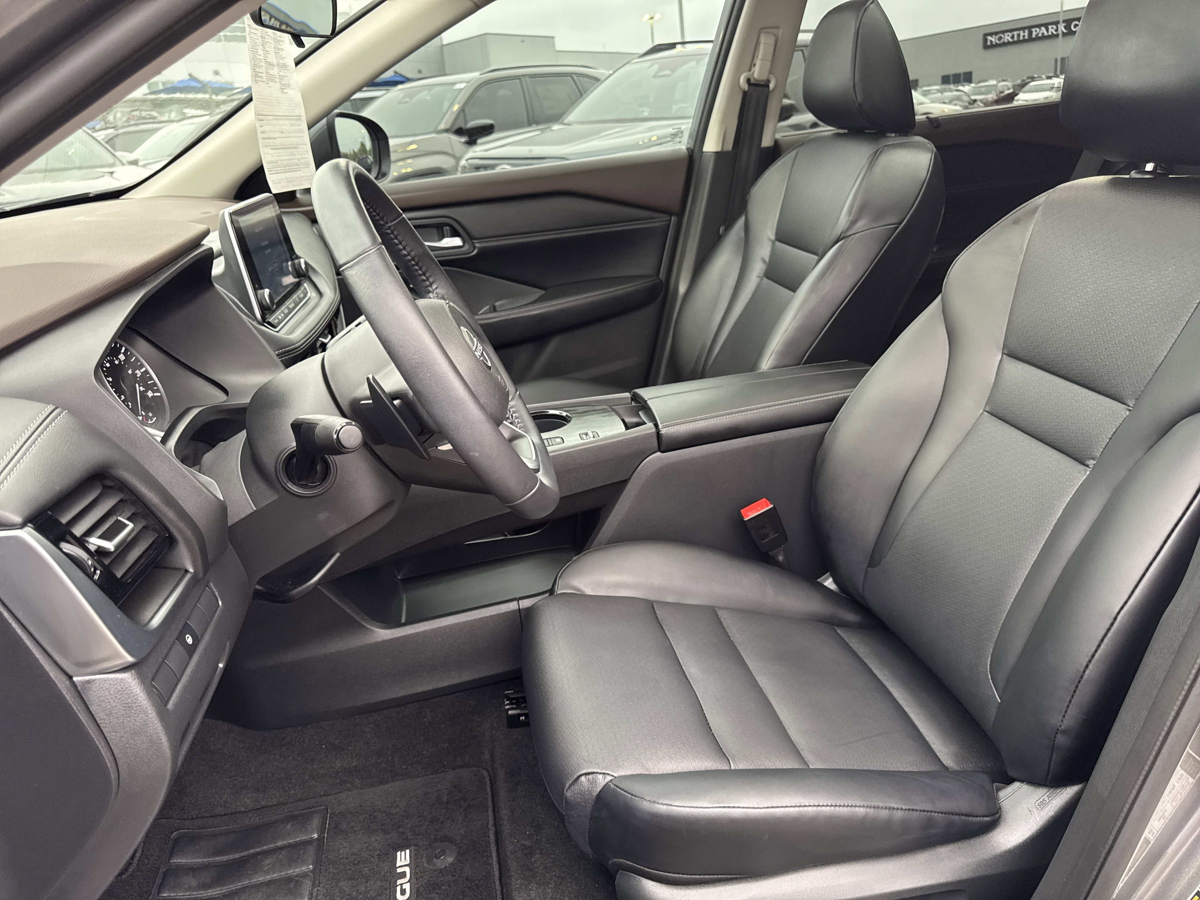 Used 2023 Nissan Rogue SV w/ SV Premium Package image 27