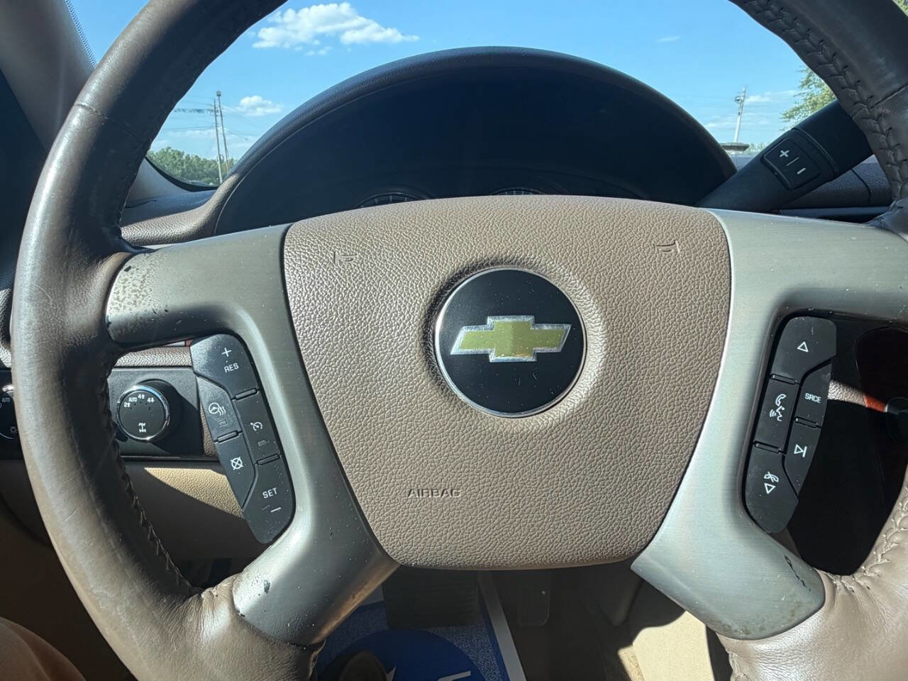 Used 2012 Chevrolet Avalanche LTZ AWD/4WD image 14