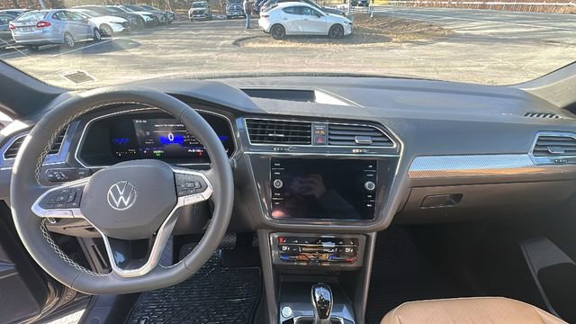 Used 2022 Volkswagen Tiguan SE image 9