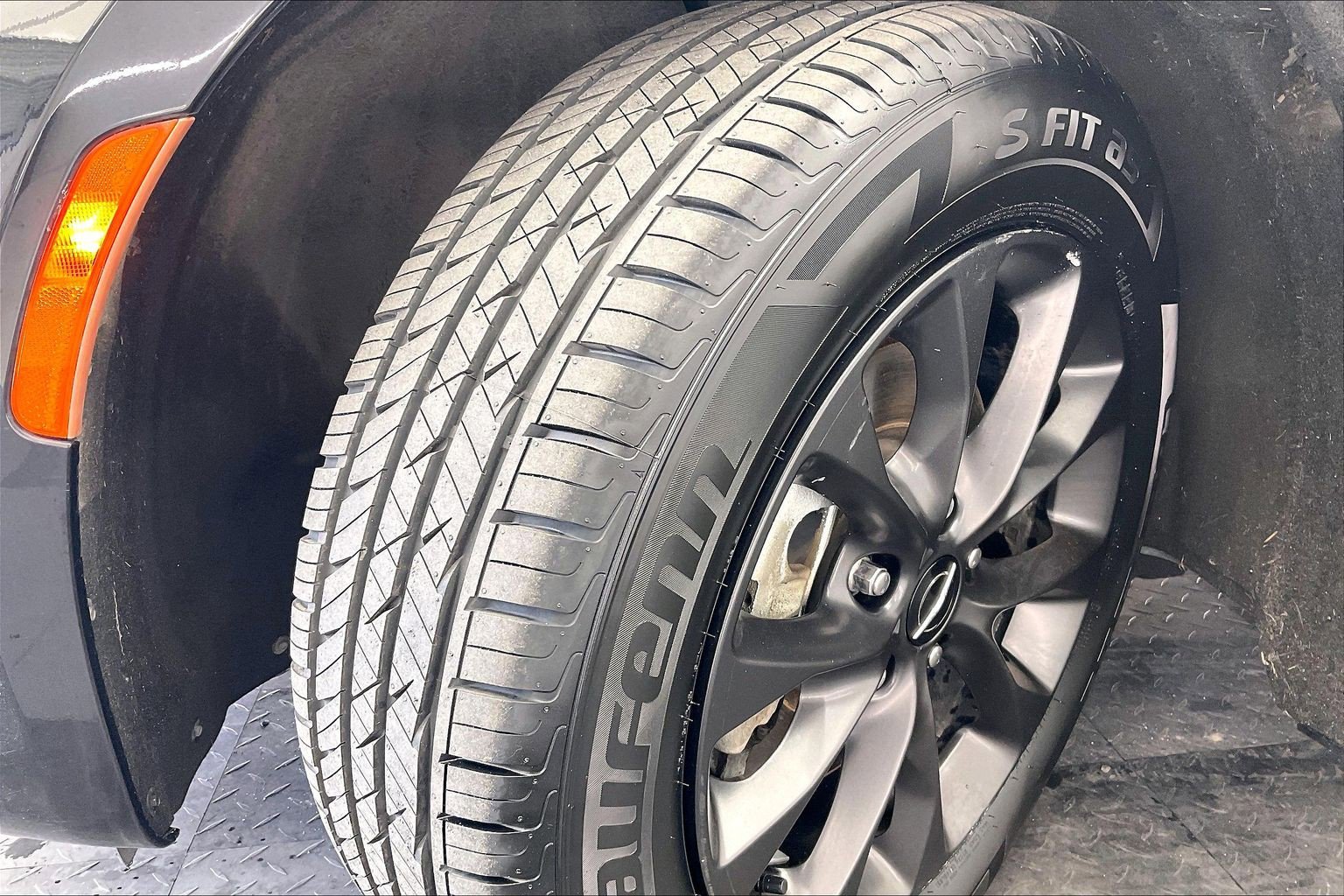 Used 2021 Chrysler Pacifica Touring-L w/ S Appearance Package FWD image 33