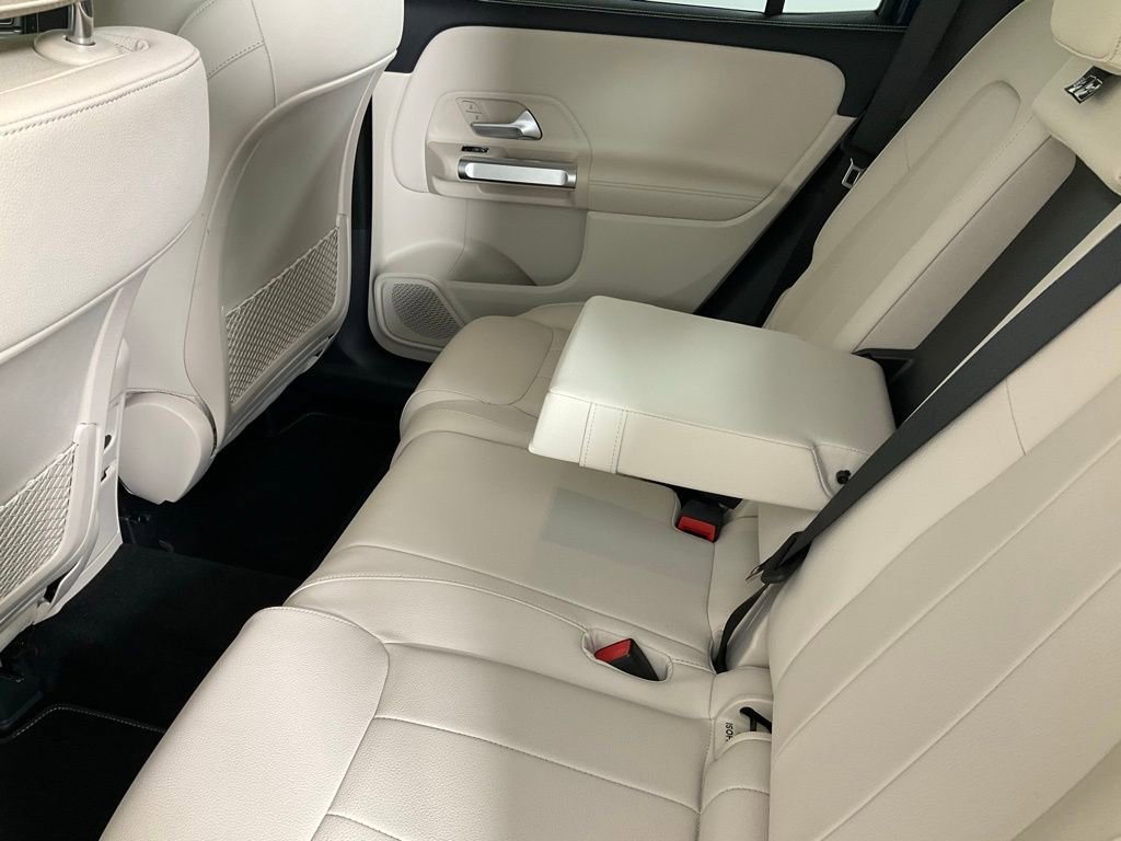 Used 2023 Mercedes-Benz GLB 250 4MATIC image 11