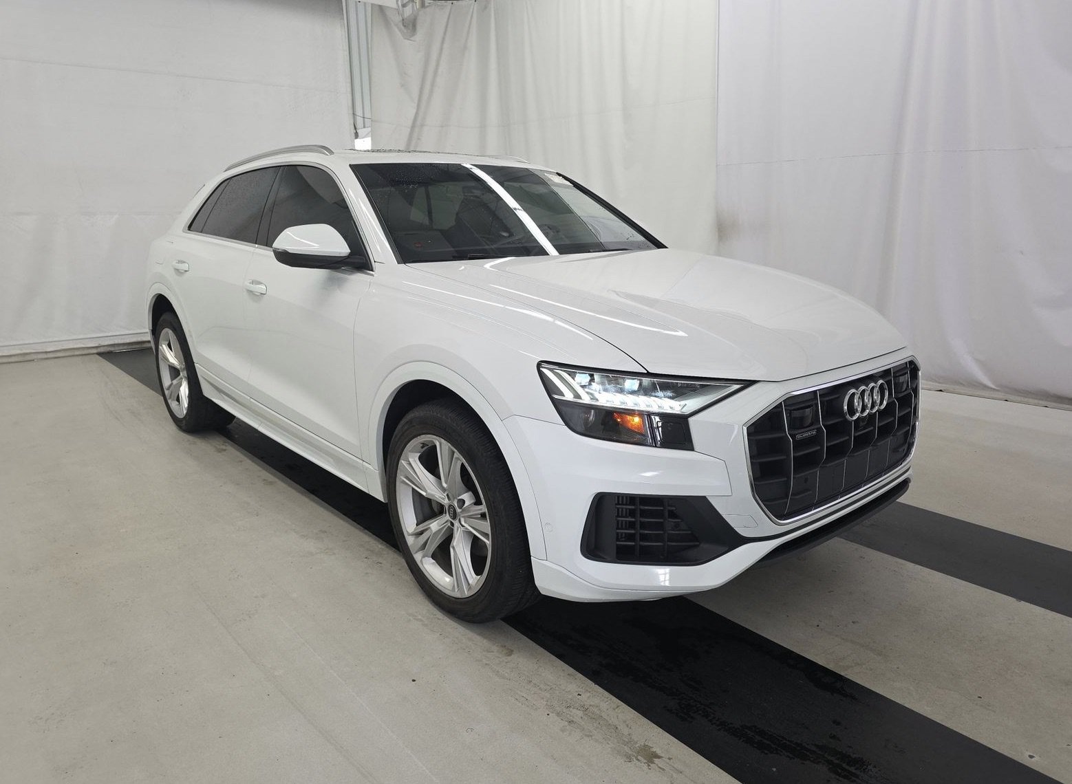 Used 2023 Audi Q8 Premium w/ Convenience Package AWD/4WD image 3