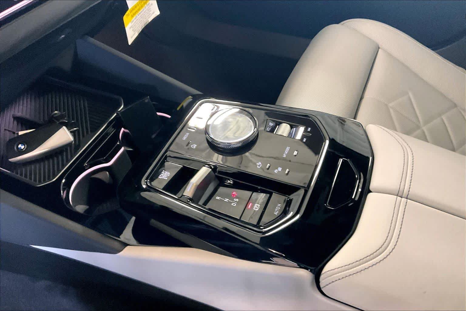 New 2026 BMW 550e xDrive AWD/4WD image 7