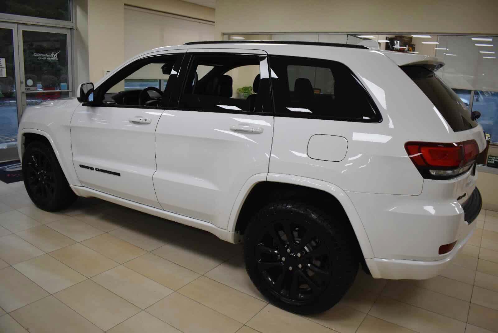 Used 2019 Jeep Grand Cherokee Altitude AWD/4WD image 7