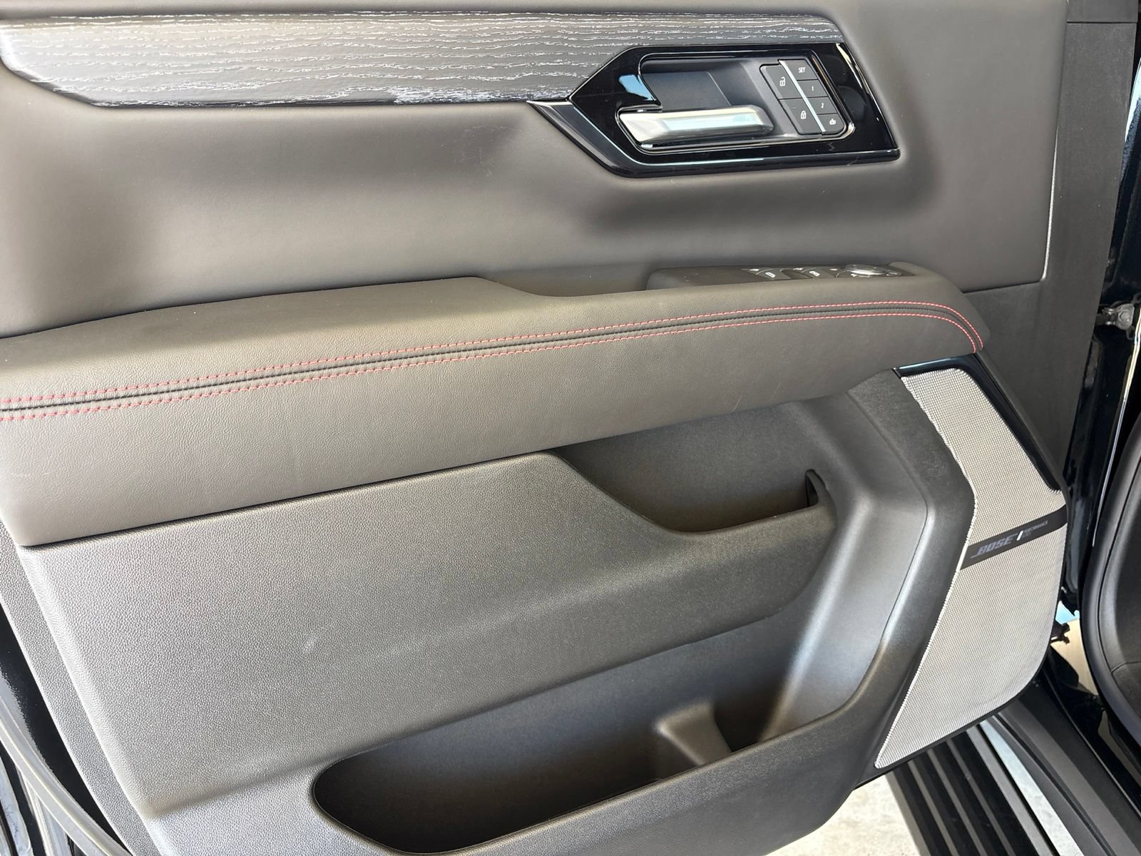 New 2026 GMC Yukon XL AT4 Ultimate AWD/4WD image 12