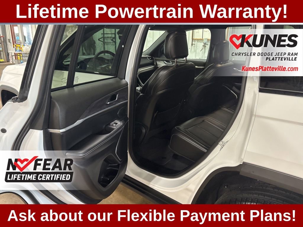 Used 2025 Jeep Grand Cherokee Limited w/ Black Appearance Package image 16