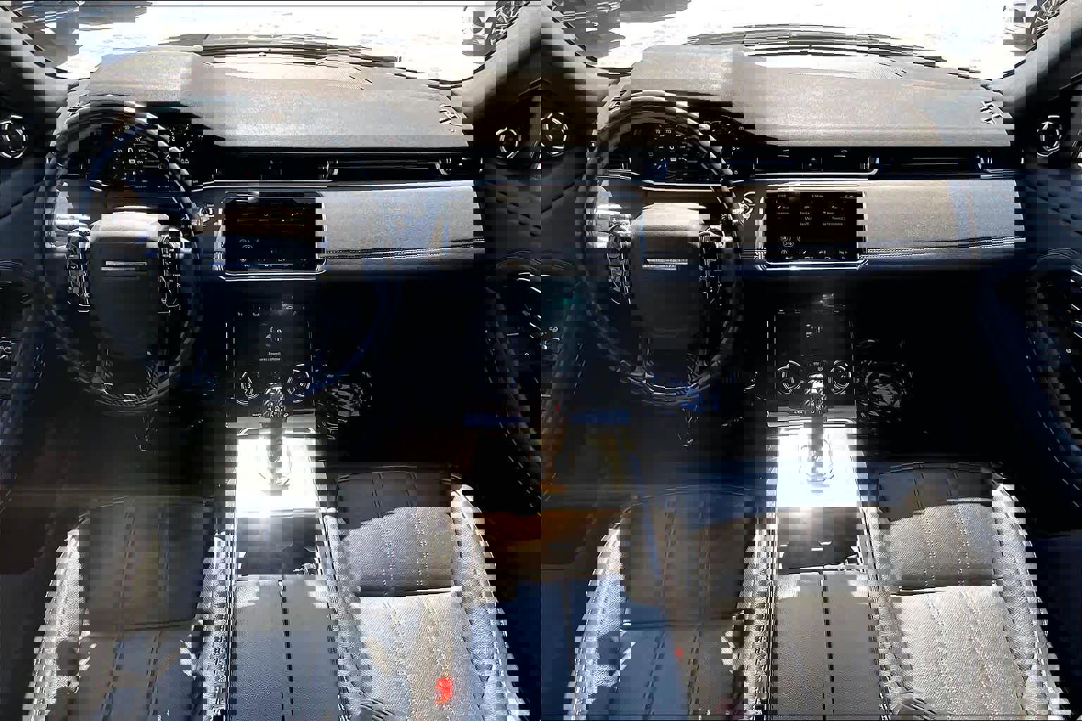 Used 2020 Land Rover Range Rover Evoque SE image 16