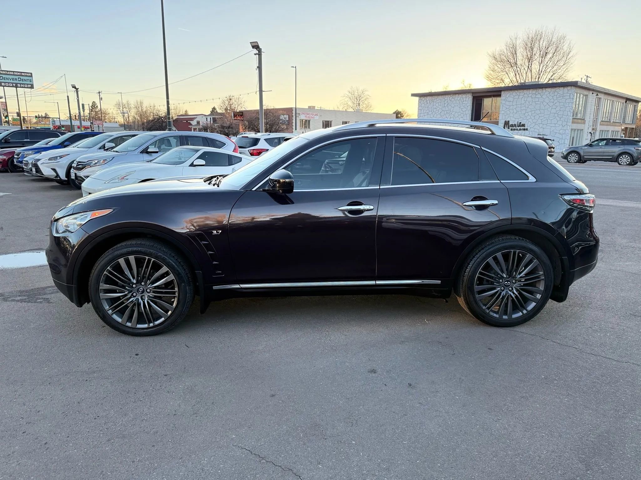 Used 2017 INFINITI QX70 3.7 w/ Limited Package AWD/4WD image 6