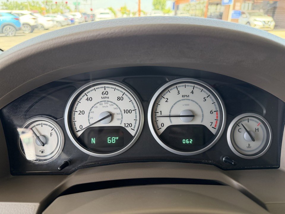 Used 2008 Chrysler Town & Country Touring FWD image 13