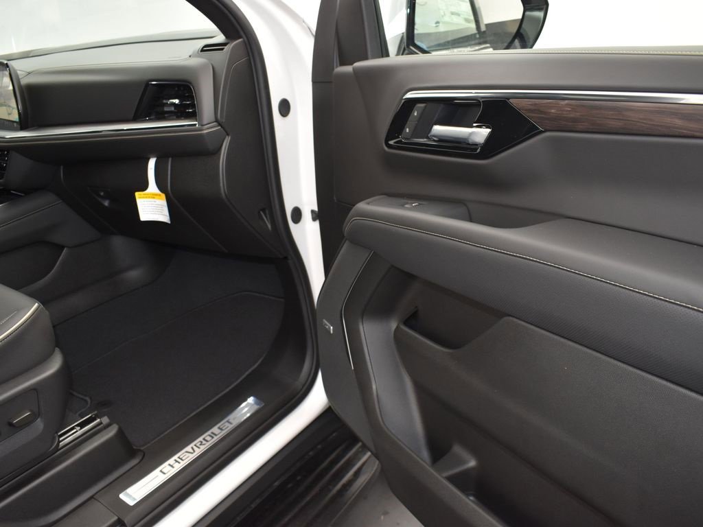 New 2025 Chevrolet Suburban Premier image 23