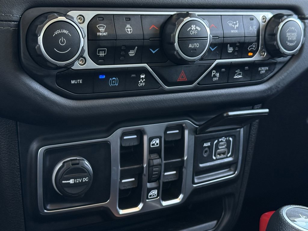 Used 2025 Jeep Wrangler Unlimited Sahara w/ Safety Group image 21