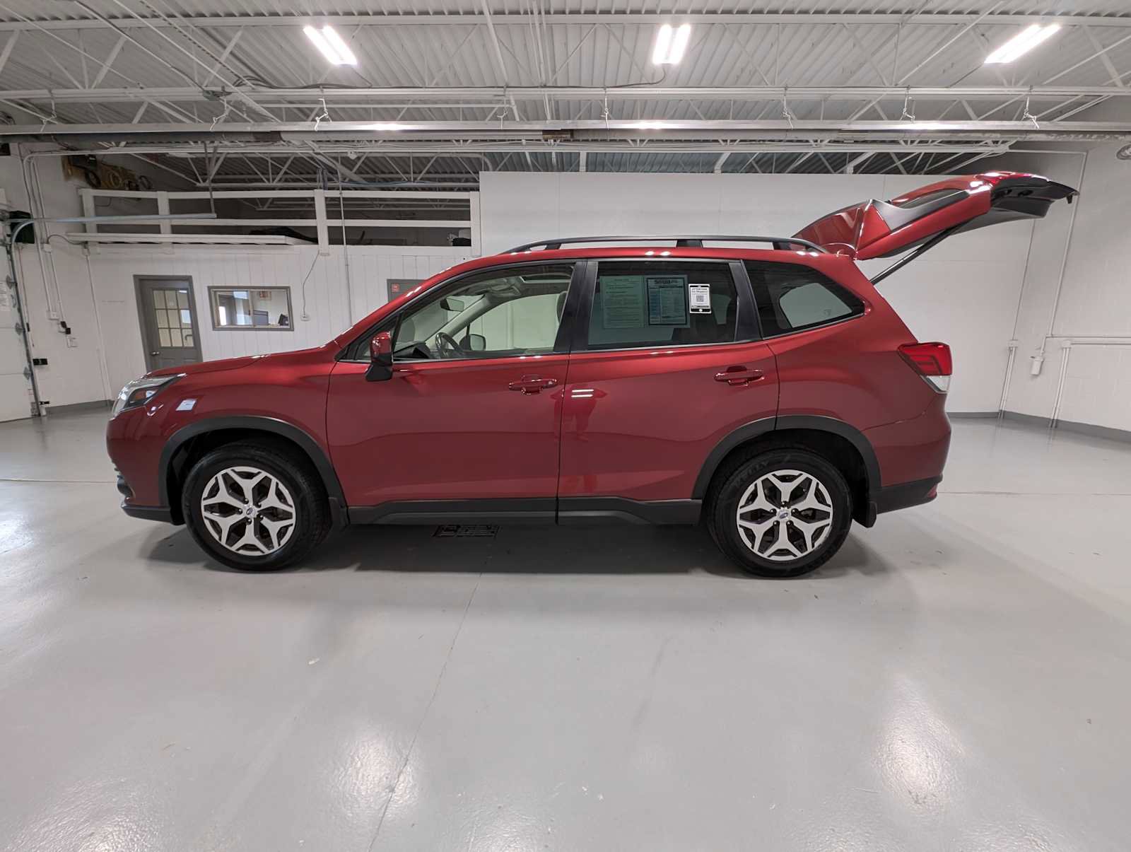 Used 2023 Subaru Forester Premium AWD/4WD image 12
