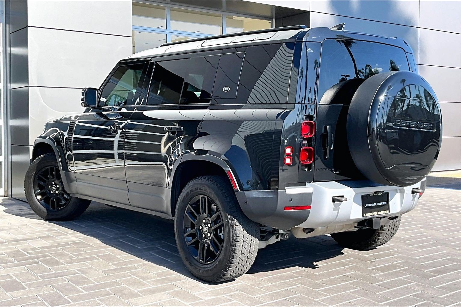 Used 2023 Land Rover Defender 110 SE AWD/4WD image 12