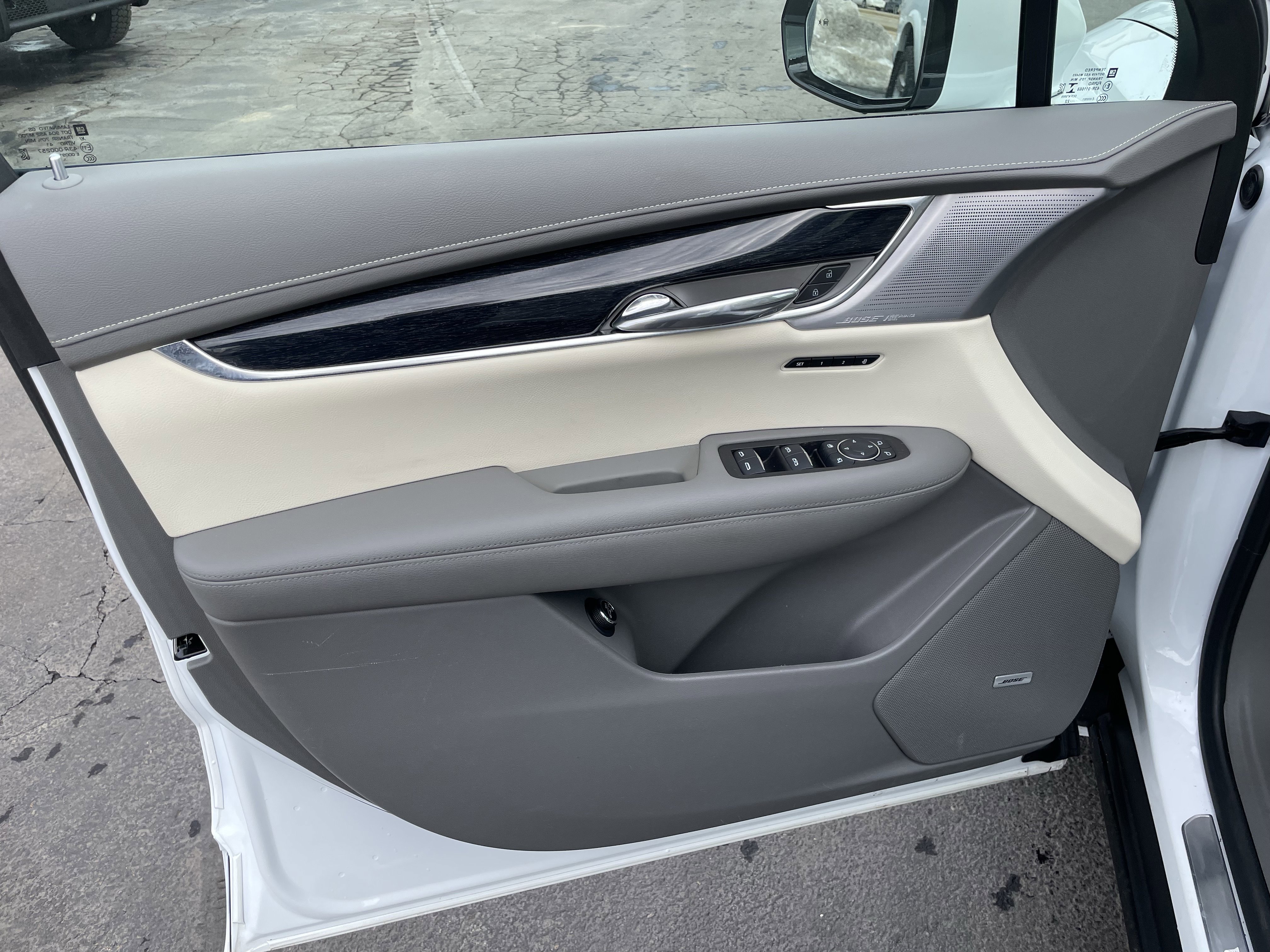 Used 2023 Cadillac XT6 Premium Luxury w/ Technology Package image 11