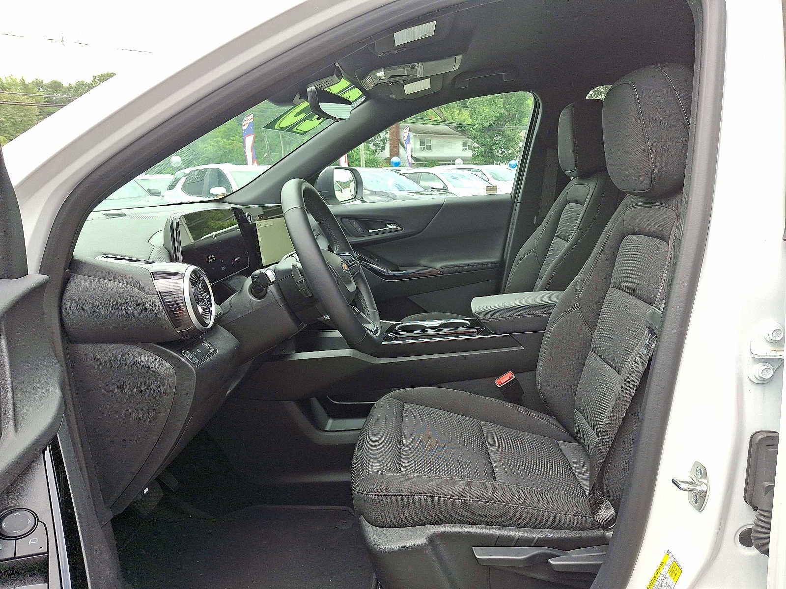 Used 2025 Chevrolet Equinox LT w/ Safety and Technology Package image 13