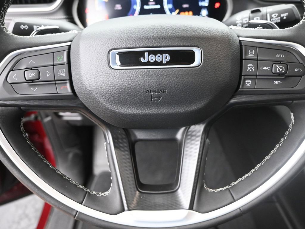 Used 2025 Jeep Grand Cherokee L Altitude AWD/4WD image 15