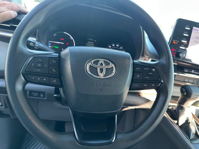Used 2023 Toyota Sienna LE FWD image 17
