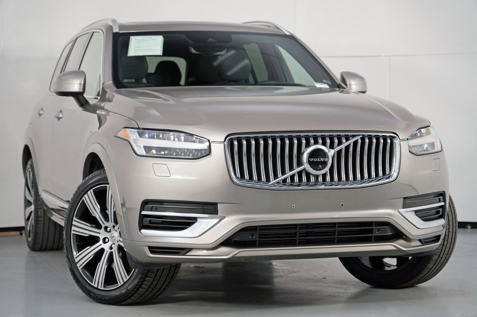 Used 2020 Volvo XC90 T8 Inscription w/ Protection Package image 4