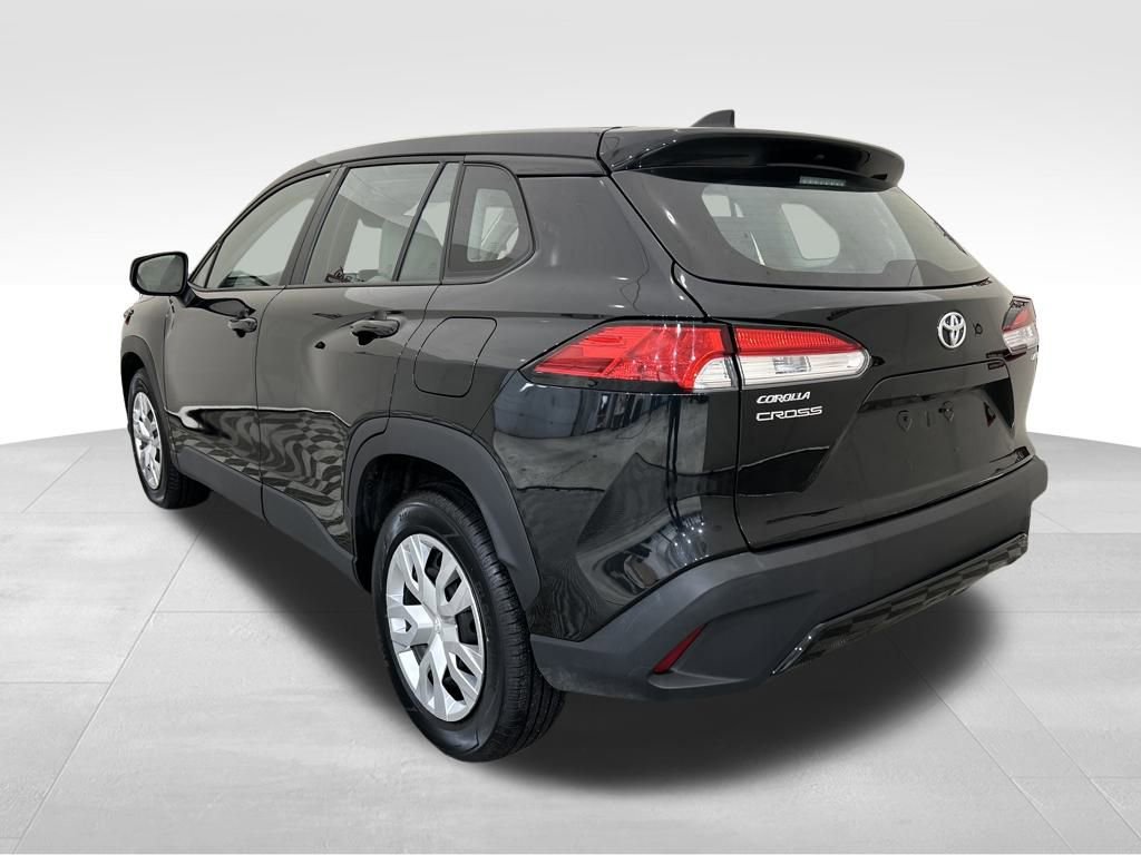 Used 2023 Toyota Corolla Cross L image 3