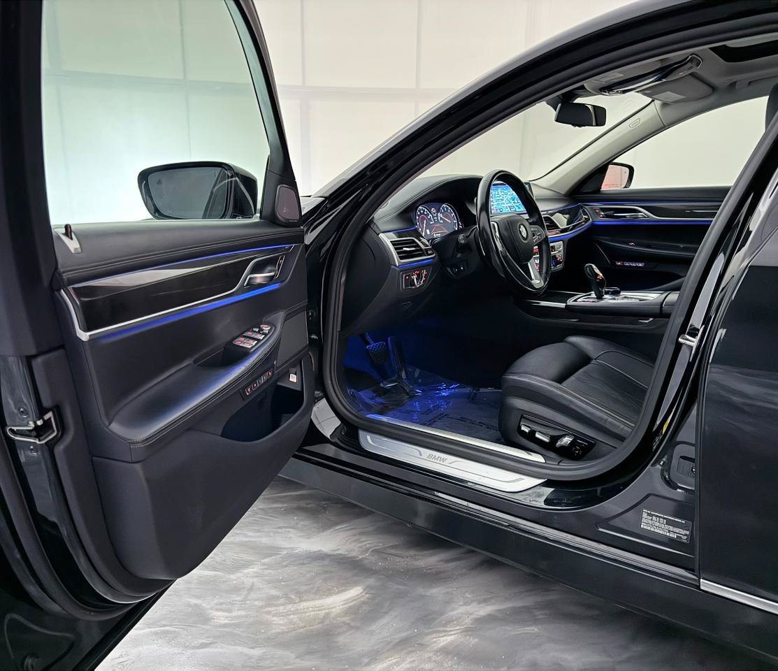 Used 2018 BMW 750i xDrive AWD/4WD image 16