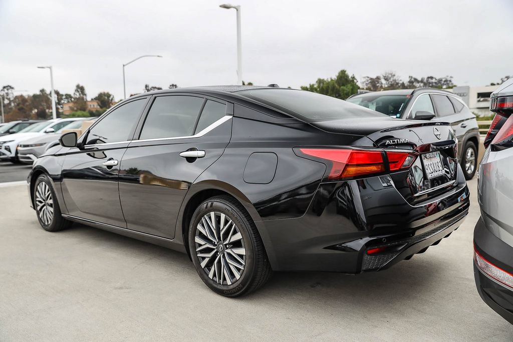 Used 2024 Nissan Altima 2.5 SV FWD image 6