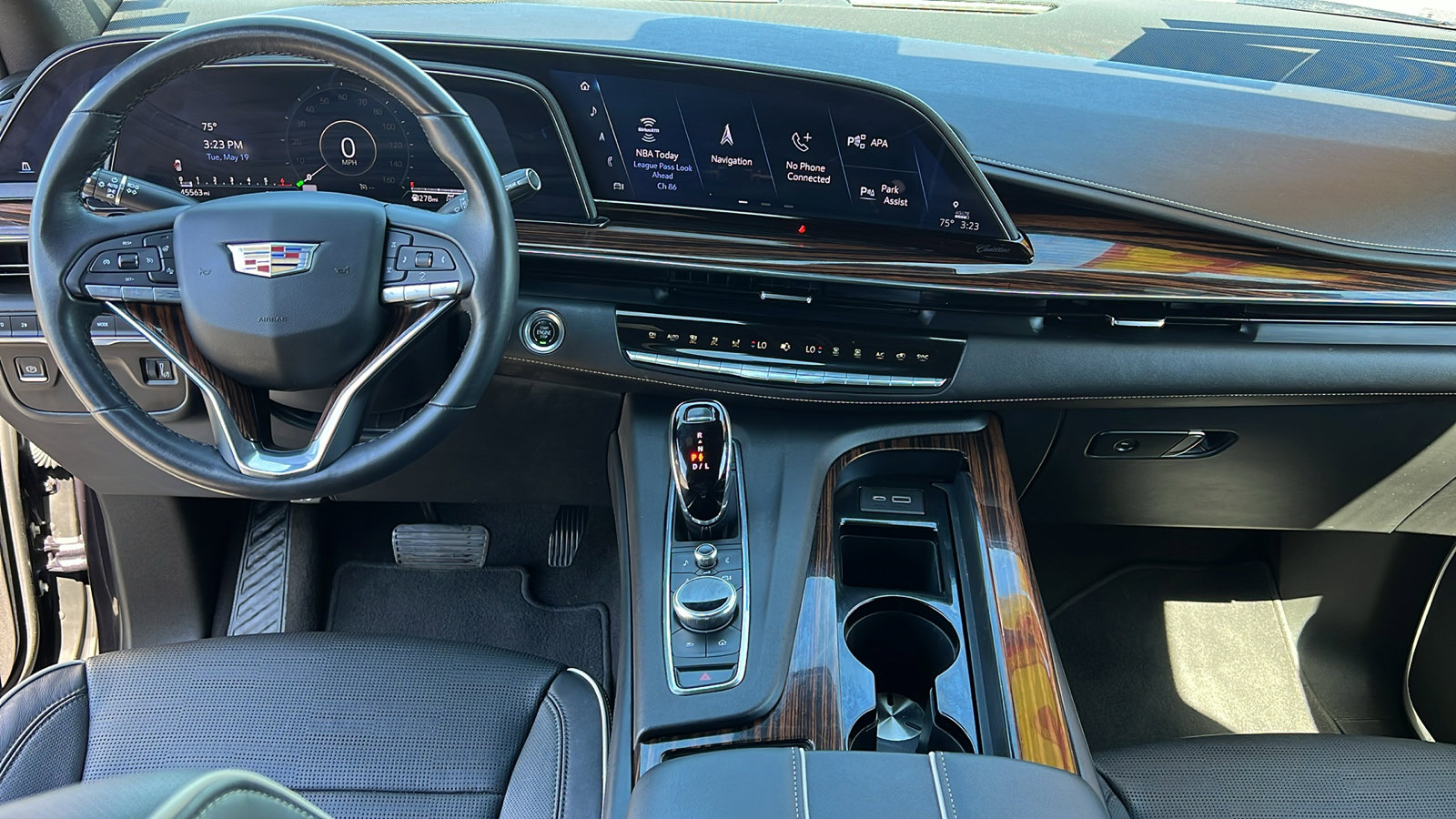 Used 2023 Cadillac Escalade Premium Luxury AWD/4WD image 19