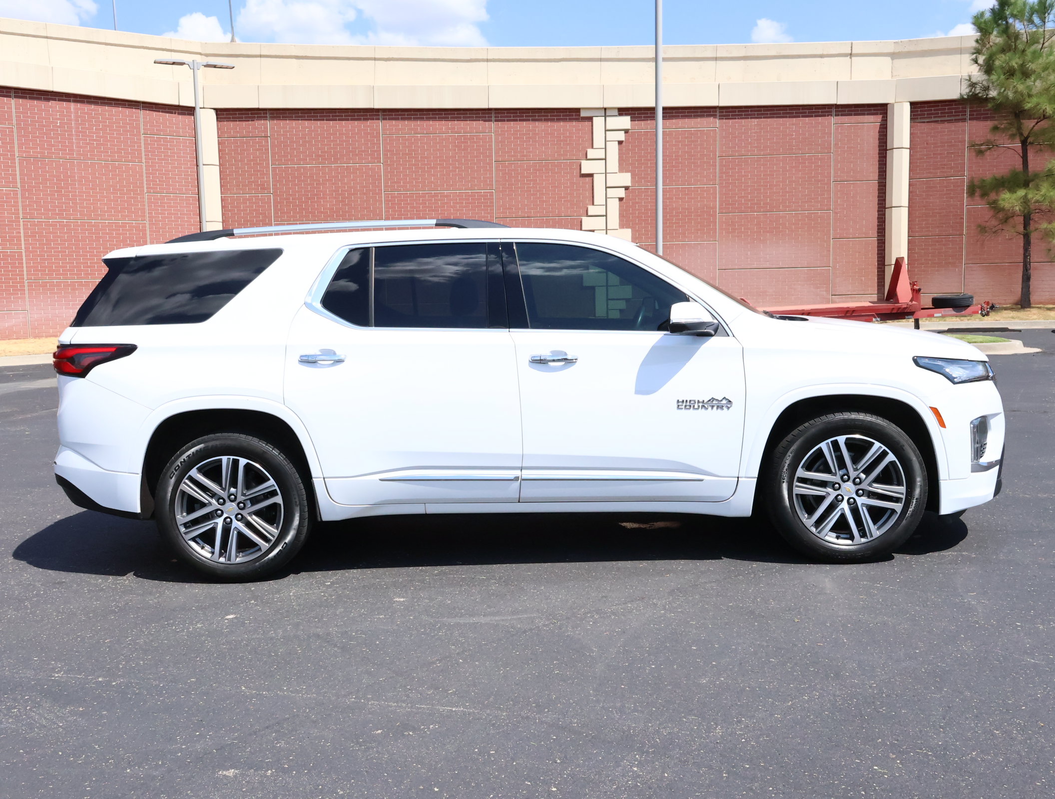 Used 2023 Chevrolet Traverse High Country AWD/4WD image 39
