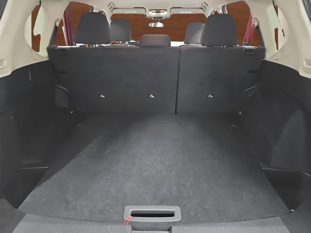 Used 2025 Nissan Rogue SV image 16