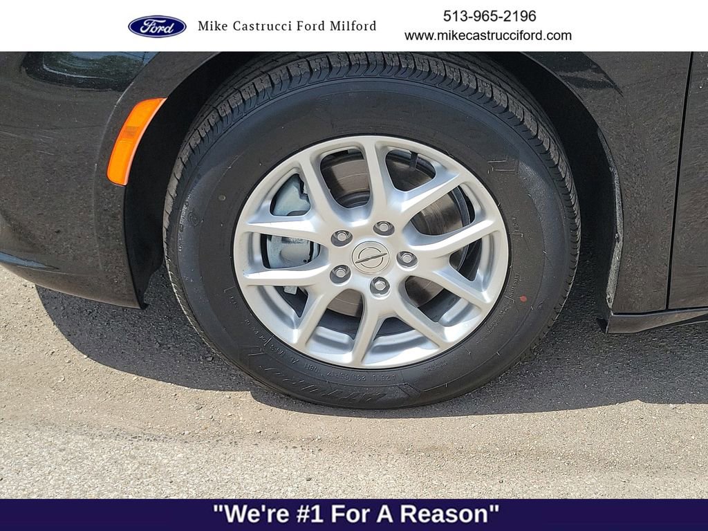 Used 2023 Chrysler Pacifica Touring-L FWD image 9