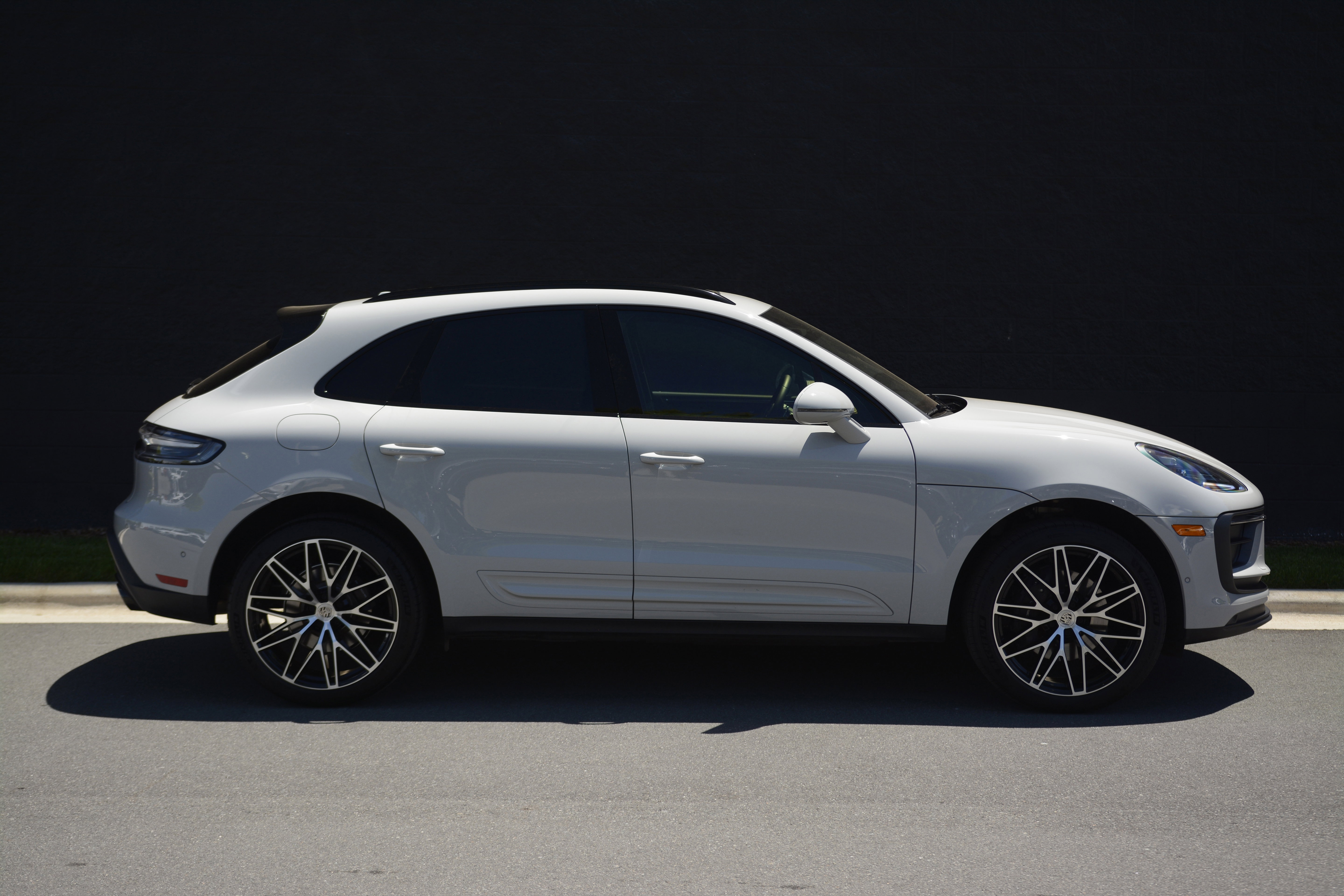 Certified 2026 Porsche Macan AWD/4WD image 8