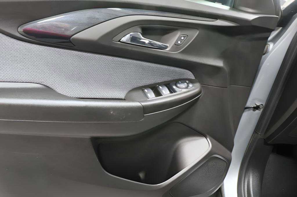 Used 2023 Chevrolet TrailBlazer LT w/ LPO, Blackout Package image 21