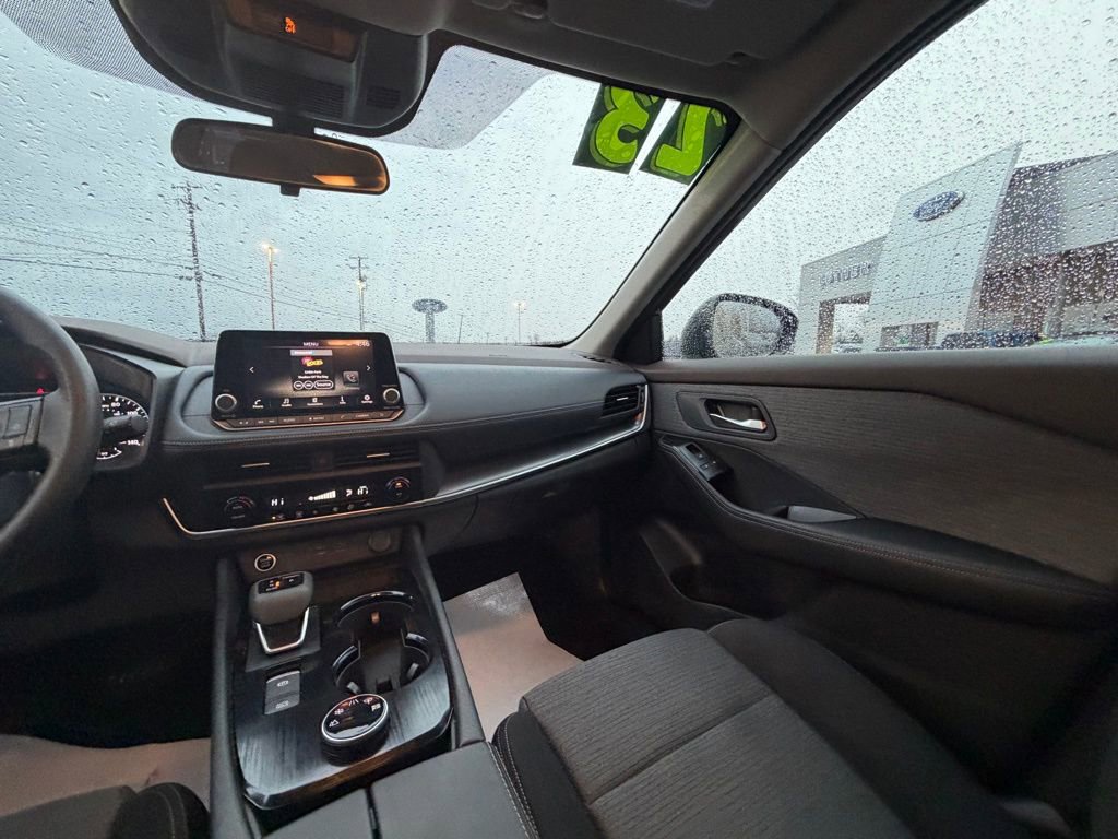 Used 2023 Nissan Rogue SV image 14