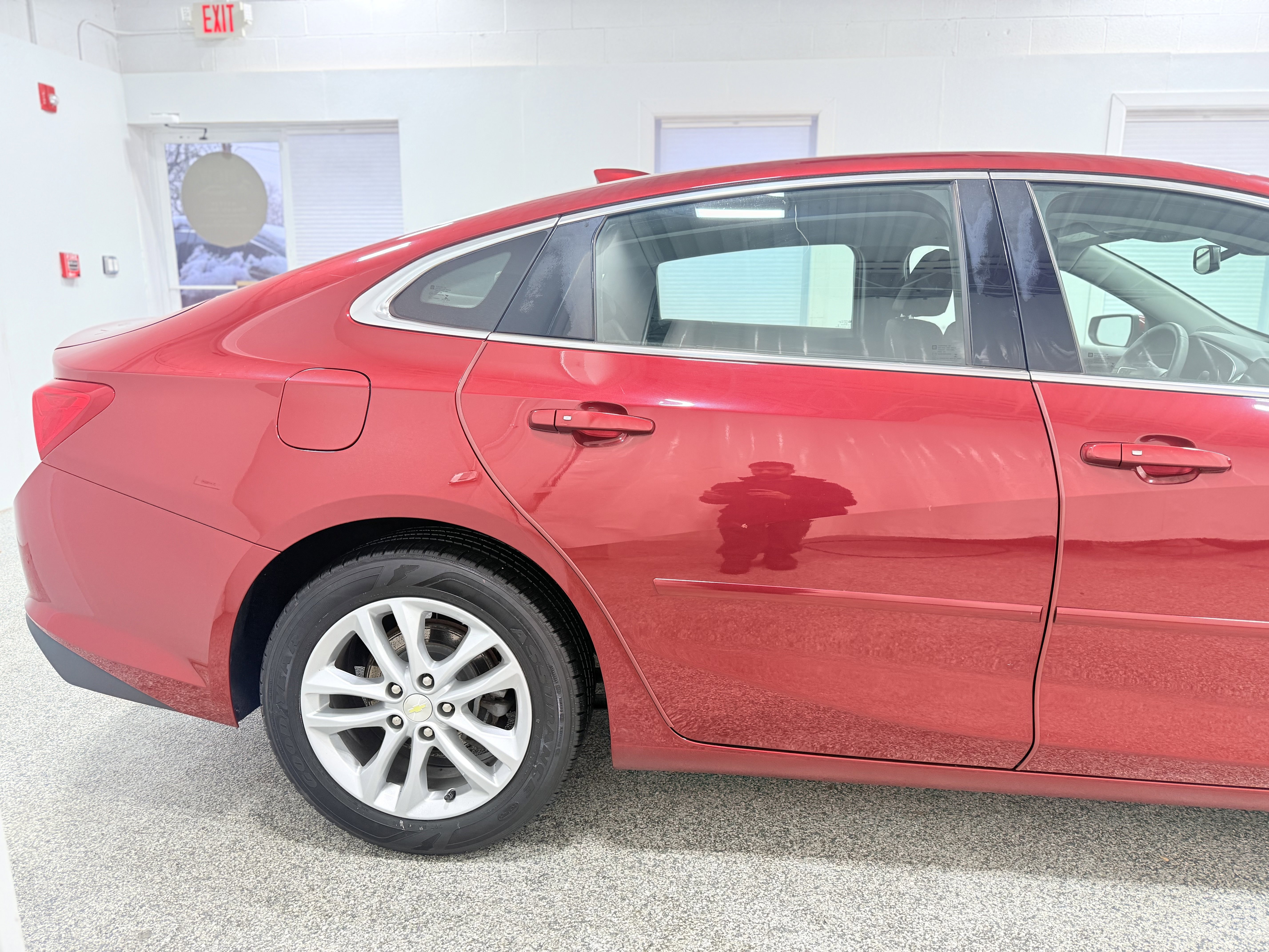 Used 2017 Chevrolet Malibu LT image 9