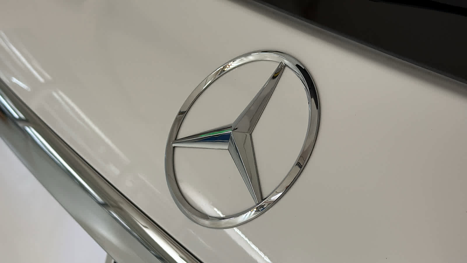 Used 2024 Mercedes-Benz GLS 580 4MATIC image 9