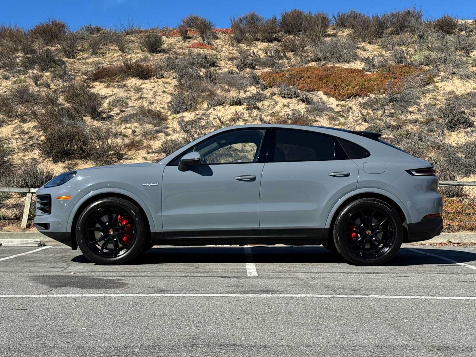 Certified 2025 Porsche Cayenne S AWD/4WD image 2