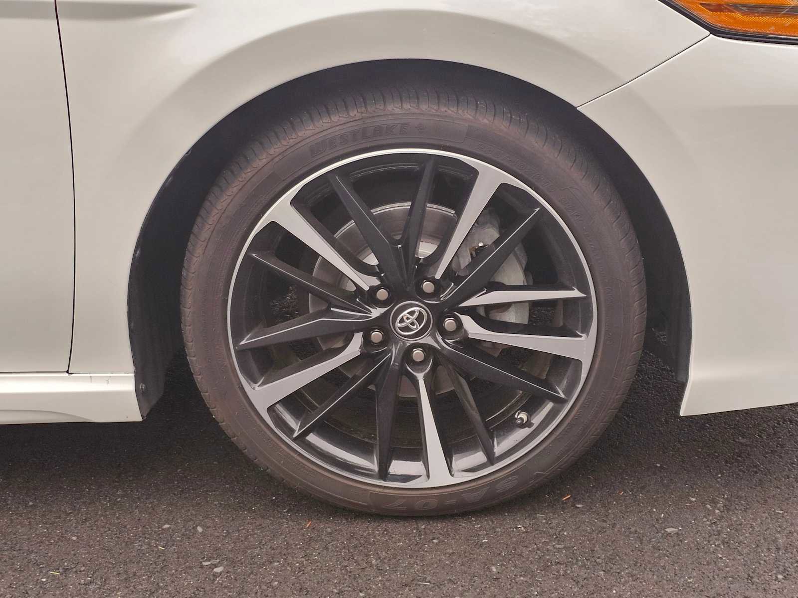 Used 2018 Toyota Camry XSE w/ Driver Assist Package image 9