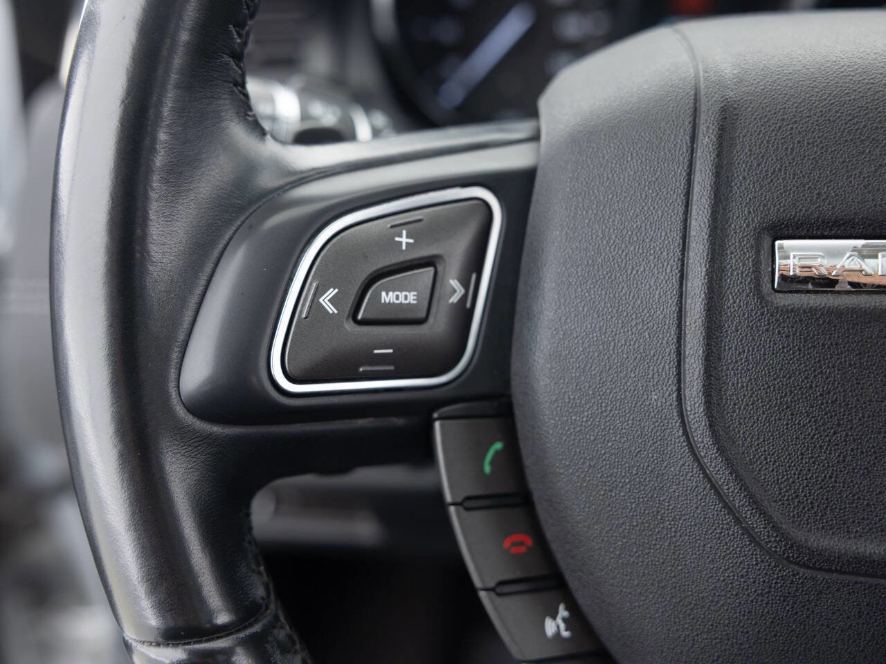 Used 2017 Land Rover Range Rover Evoque SE image 35