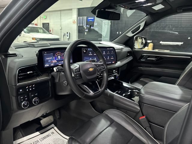 Used 2025 Chevrolet Suburban Premier AWD/4WD image 11