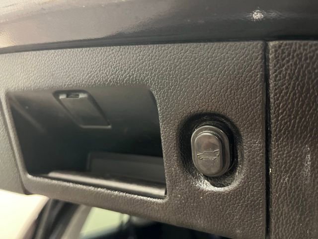 Used 2018 Chevrolet Suburban Premier image 37