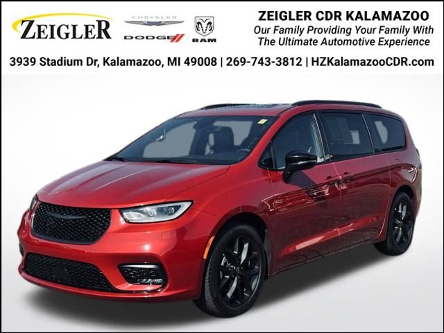 Certified 2025 Chrysler Pacifica Limited