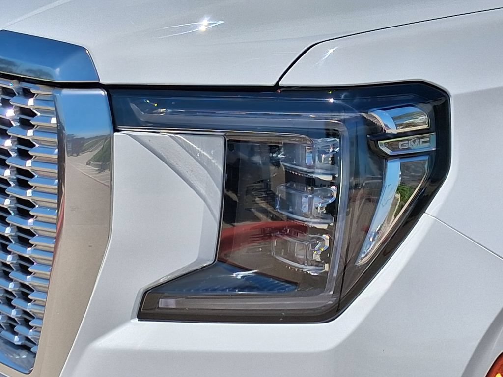 Used 2023 GMC Yukon Denali RWD image 8