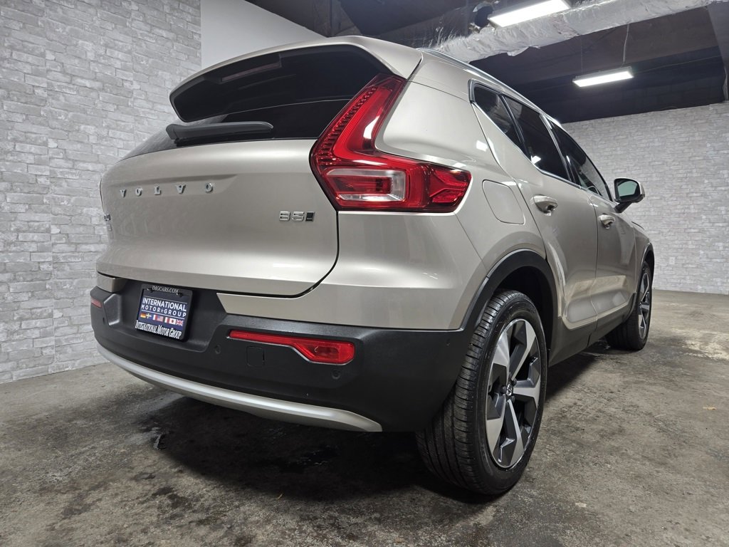 Used 2024 Volvo XC40 B5 Plus image 41