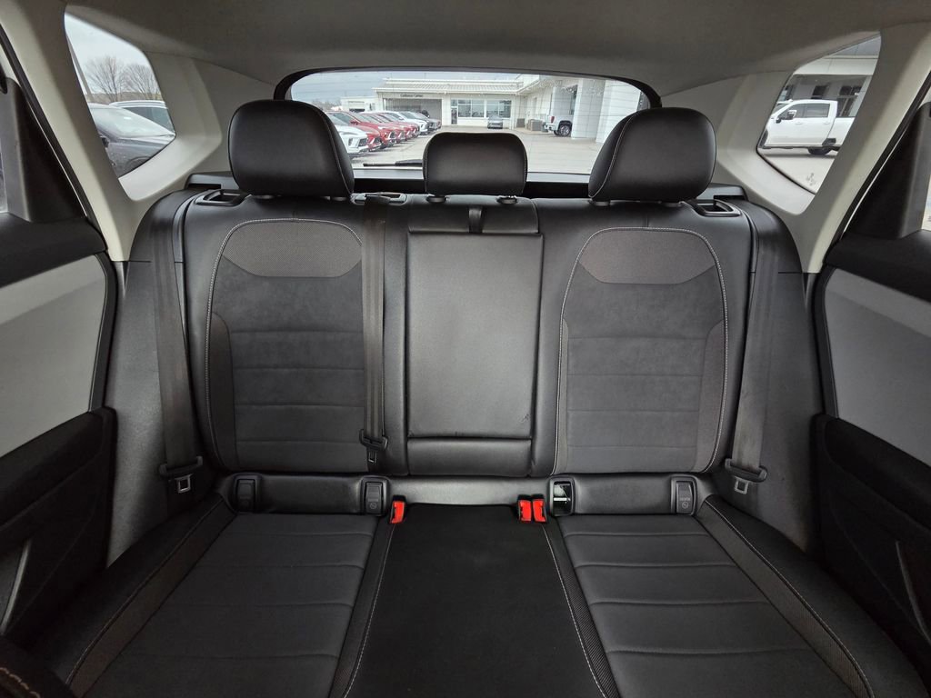 Used 2023 Volkswagen Taos SE image 27