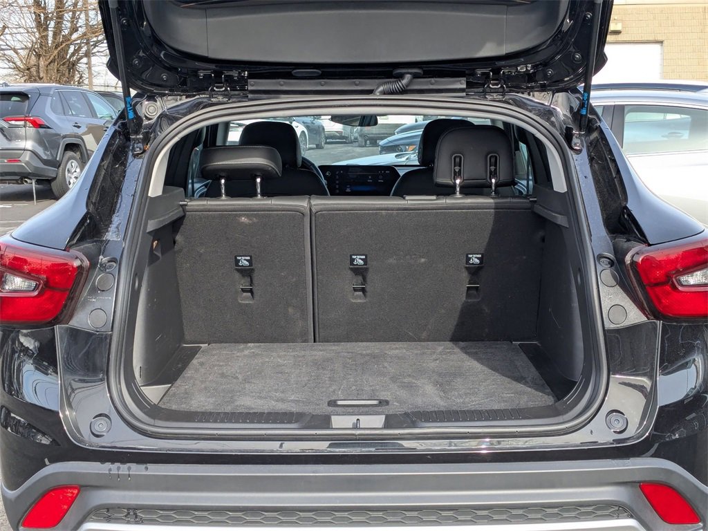 Used 2025 Chevrolet Trax LT w/ LT Convenience Package image 31